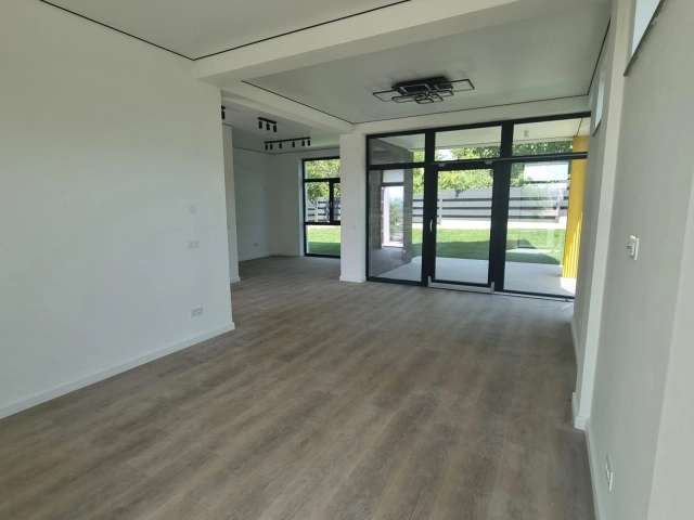 Casa 4 camere - Bucium