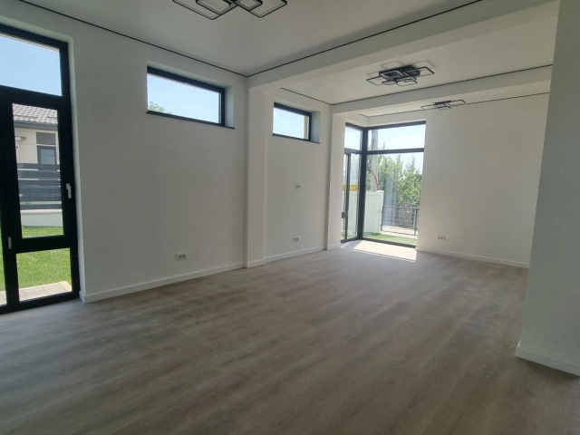 Casa 4 camere - Bucium