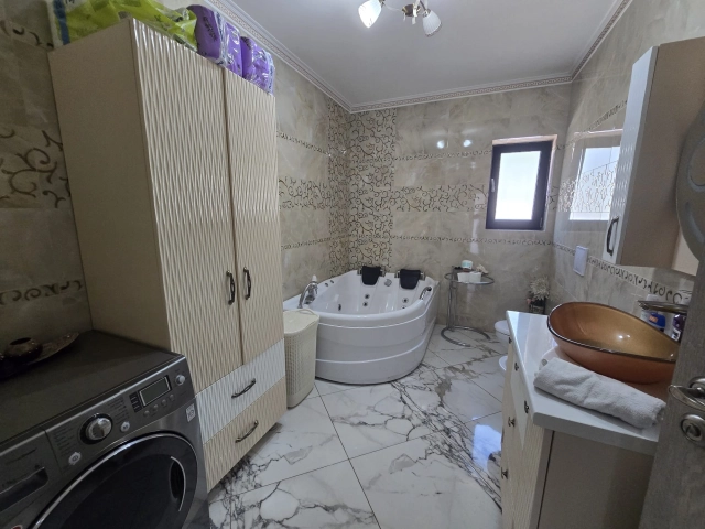 Casa 5 camere - Bucium