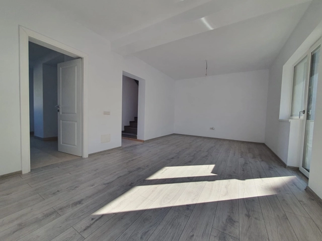 Casa 4 camere - Bucium